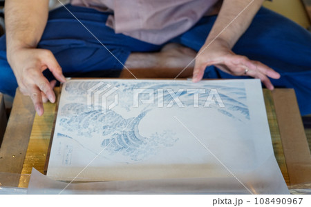 浮世絵ができるまで 摺りの工程 浮世絵ができるまで 摺りの工程 108490967
