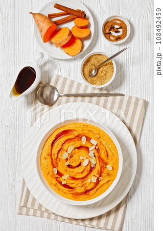 vanilla whipped sweet potatoes with maple syrup 108492459