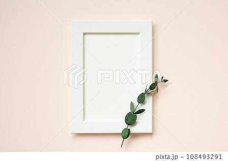 White photo frame memo paper with eucalyptus leaf on pink background. top view, copy space 108493291