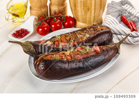 Baked eggplant with minced beef 108493309