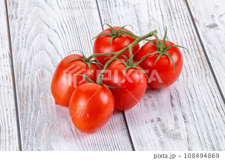Raw red Flamenco tomato branch 108494869