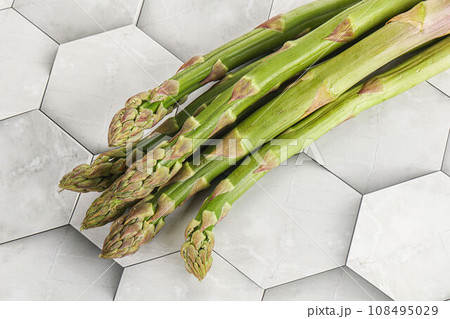 Fresh green asparagus - vegan cuisine 108495029