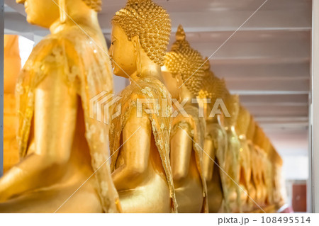 A Lot of Golden Statue of Buddha sitting meditated  in the row at Thailand Temple. 108495514