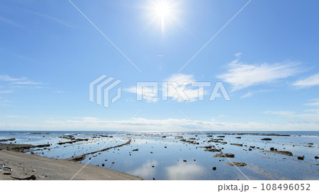 日本の渚百選　男鹿半島　鵜ノ崎海岸　秋田県 108496052