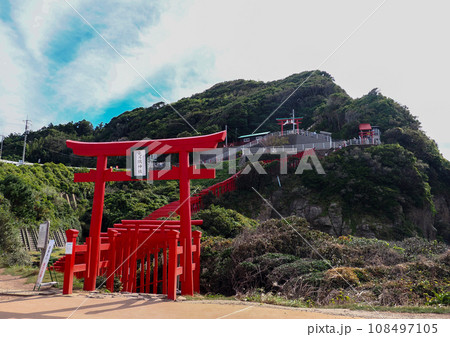 元乃隅神社の赤い鳥居 108497105