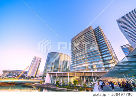 日本の横浜都市景観 日産グローバル本社などを望む 108497790