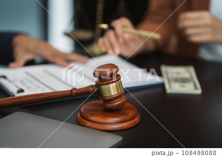 Legal counsel presents to the client a signed contract with legal law. 108498088