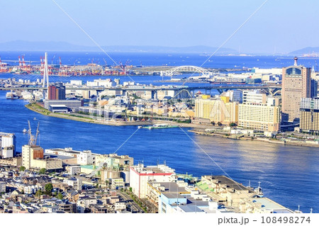 大阪府、ユニバーサルシティと明石海峡大橋方面の風景 108498274
