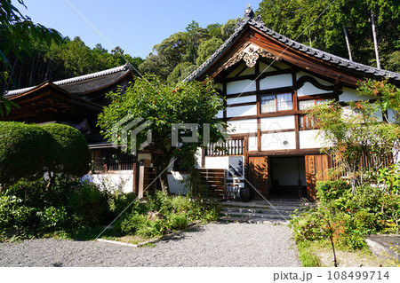 京都・正伝寺(方丈の前庭、枯山水、比叡山の借景式庭園) 京都・正伝寺(方丈の前庭、枯山水、比叡山の借景式庭園) 108499714