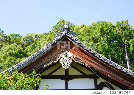 京都・正伝寺（方丈の前庭、枯山水、比叡山の借景式庭園） 108499747