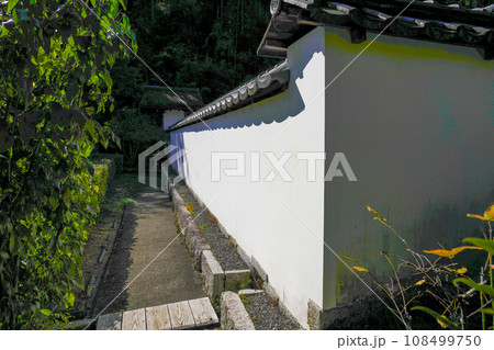 京都・正伝寺（方丈の前庭、枯山水、比叡山の借景式庭園） 108499750