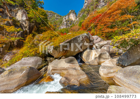 秋の昇仙峡　絶景の渓谷　（山梨県） 108499773