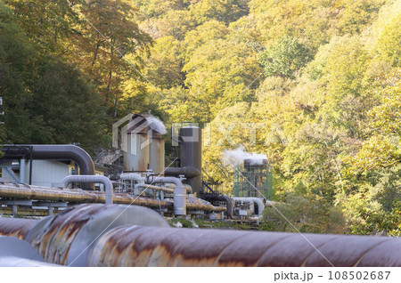 地熱発電所の蒸気配管 地熱発電所の蒸気配管 108502687