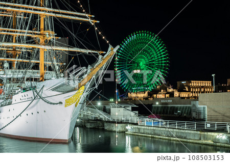 ライトアップされた日本丸 108503153
