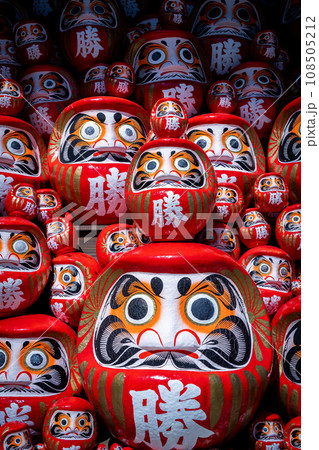 勝尾寺の勝ちダルマ　② 108505212