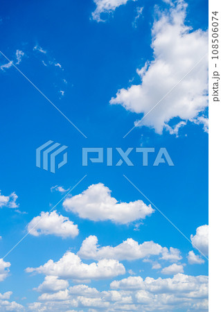 雲のある空の風景 108506074