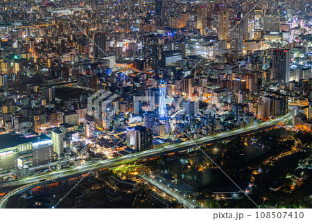 【都市風景】あべのハルカス　展望台から見た夜景　通天閣方面【ハルカス300】 108507410