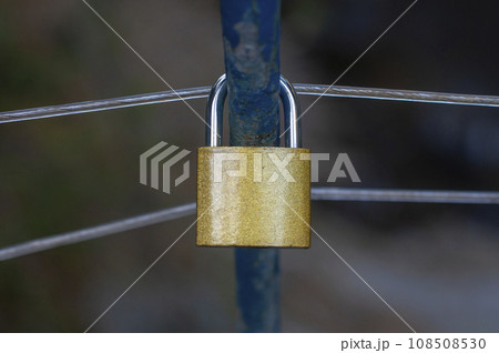 metal heart lock or padlock 108508530