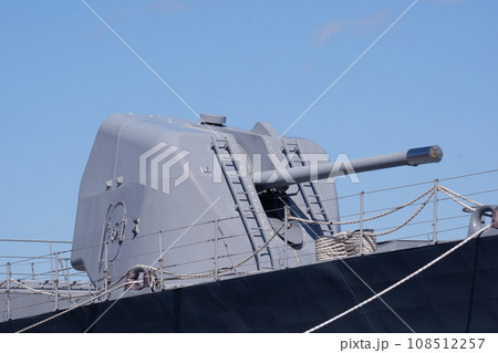 護衛艦まきなみの127ミリ単装砲 108512257