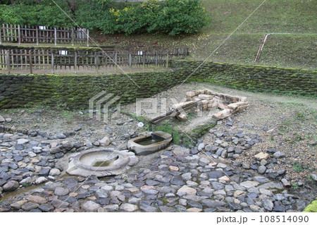 奈良明日香村の石遺跡 108514090