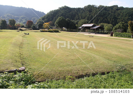 奈良明日香村の広大な草原 奈良明日香村の広大な草原 108514103