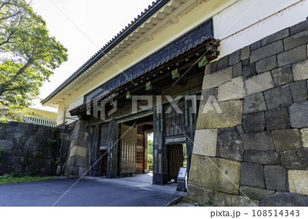 東京皇居外苑　田安門　東京都千代田区 108514343