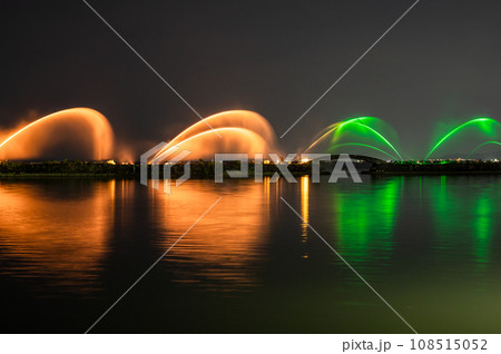 びわ湖花噴水　夜間ライトアップ 108515052