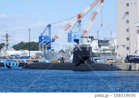 横須賀基地に停泊する海上自衛隊の潜水艦 横須賀基地に停泊する海上自衛隊の潜水艦 108519030