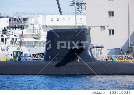 横須賀基地に停泊する海上自衛隊の潜水艦 横須賀基地に停泊する海上自衛隊の潜水艦 108519032