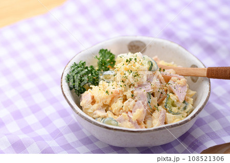 じゃが芋料理の定番 ポテトサラダ 108521306