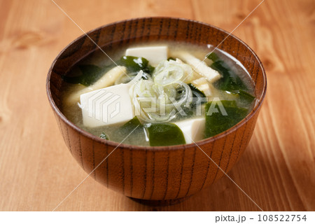 豆腐とわかめの味噌汁 108522754
