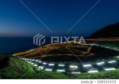 奥能登の観光名所｜世界農業遺産の白米千枚田のイルミネーションの夜景｜あぜのきらめき｜石川県輪島市 108524314