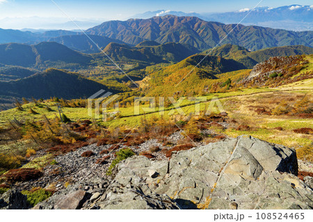 長野県上田市　秋の美ヶ原高原の風景　王ヶ頭　王ヶ鼻 108524465