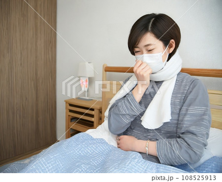 風邪をひいた女性 風邪をひいた女性 108525913