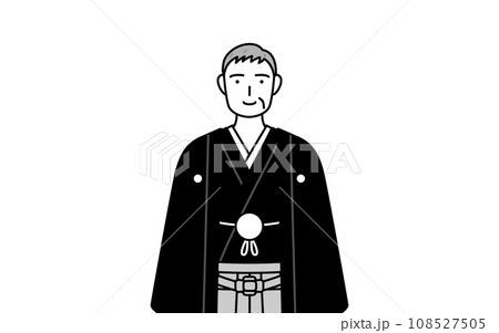 正面を向いた笑顔の紋付袴姿のシニア男性、お正月の初詣や結婚式で 108527505