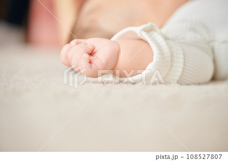 赤ちゃんの手 育児 子育て 乳幼児 赤ちゃんの手 育児 子育て 乳幼児 108527807