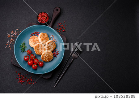 Fried meatballs of minced meat beef, pork or chicken with salt, spices and herbs Fried meatballs of minced meat beef, pork or chicken with salt, spices and herbs 108528589