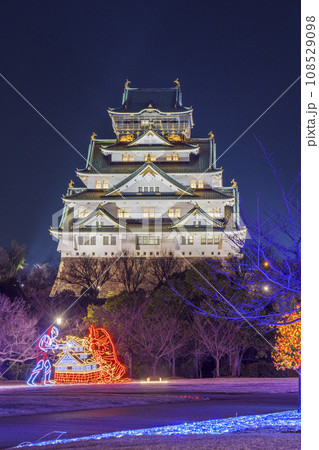大阪城イルミナージュ2022 イルミネーションと大阪城天守閣 大阪城イルミナージュ2022 イルミネーションと大阪城天守閣 108529098