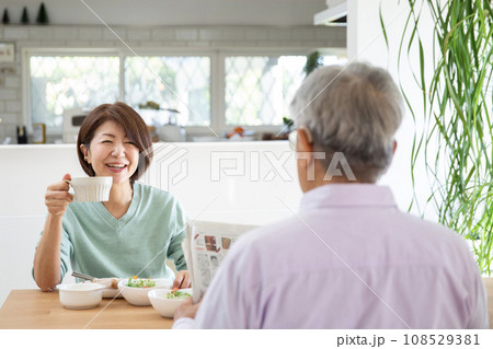 家族、年の差婚、ミドル、親子 家族、年の差婚、ミドル、親子 108529381
