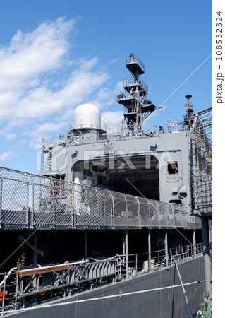 護衛艦あまぎりのヘリ格納庫 108532324