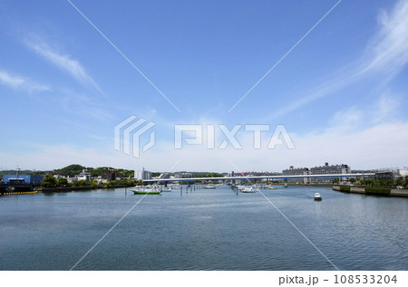 平潟湾　入り江の水面 108533204