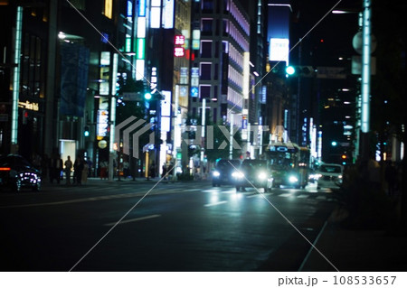 夜の銀座の交通道路事情 夜の銀座の交通道路事情 108533657