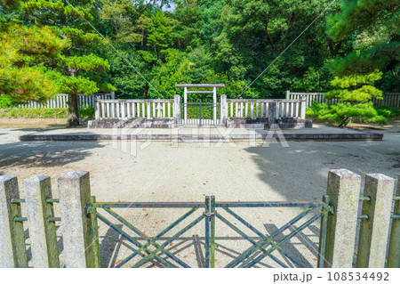 奈良県橿原市　第二代綏靖天皇　桃花鳥田丘上陵 108534492