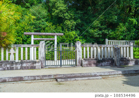 奈良県橿原市　第二代綏靖天皇　桃花鳥田丘上陵 108534496