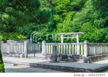 奈良県橿原市　第二代綏靖天皇　桃花鳥田丘上陵 108534507