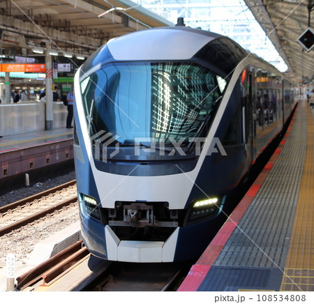 東京駅 9番線発車を待つ特急サフィール踊り子 東京都千代田区丸の内一丁目 東京駅 9番線発車を待つ特急サフィール踊り子 東京都千代田区丸の内一丁目 108534808