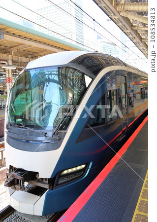 東京駅　9番線発車を待つ特急サフィール踊り子　東京都千代田区丸の内一丁目 108534813