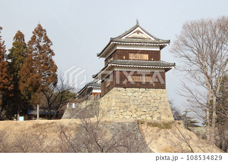 冬の上田城跡公園:東櫓(長野県上田市) 冬の上田城跡公園:東櫓(長野県上田市) 108534829