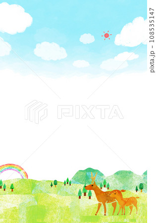草原を歩く鹿の親子　背景素材 108535147