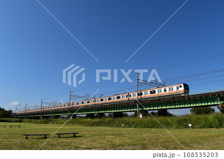 多摩川を渡る中央線E233系 108535203
